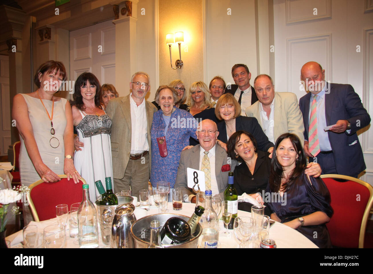 David Graham Vicki Michelle Richard Wilson OBE Jeffrey Holland e gli ospiti del patrimonio della fondazione un pranzo con l'attore Richard Foto Stock