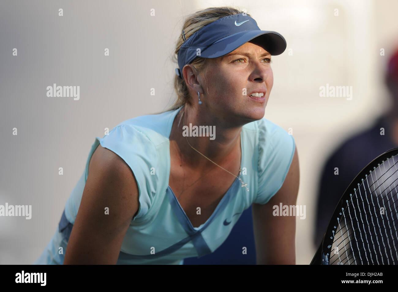 Luglio 27, 2010 - Stanford, in California, Stati Uniti d'America - 27 Luglio 2010: Maria Sharapova (RUS) volti Jie ZHENG (CHN) presso la banca del West Classic presso la famiglia Taube Tennis Center di Stanford, CA. Sharapova avanzato con un 6-4, 7-5 vittoria..Mandatory Credit: Matt Cohen / Southcreek globale di credito (Immagine: © Southcreek globale/ZUMApress.com) Foto Stock