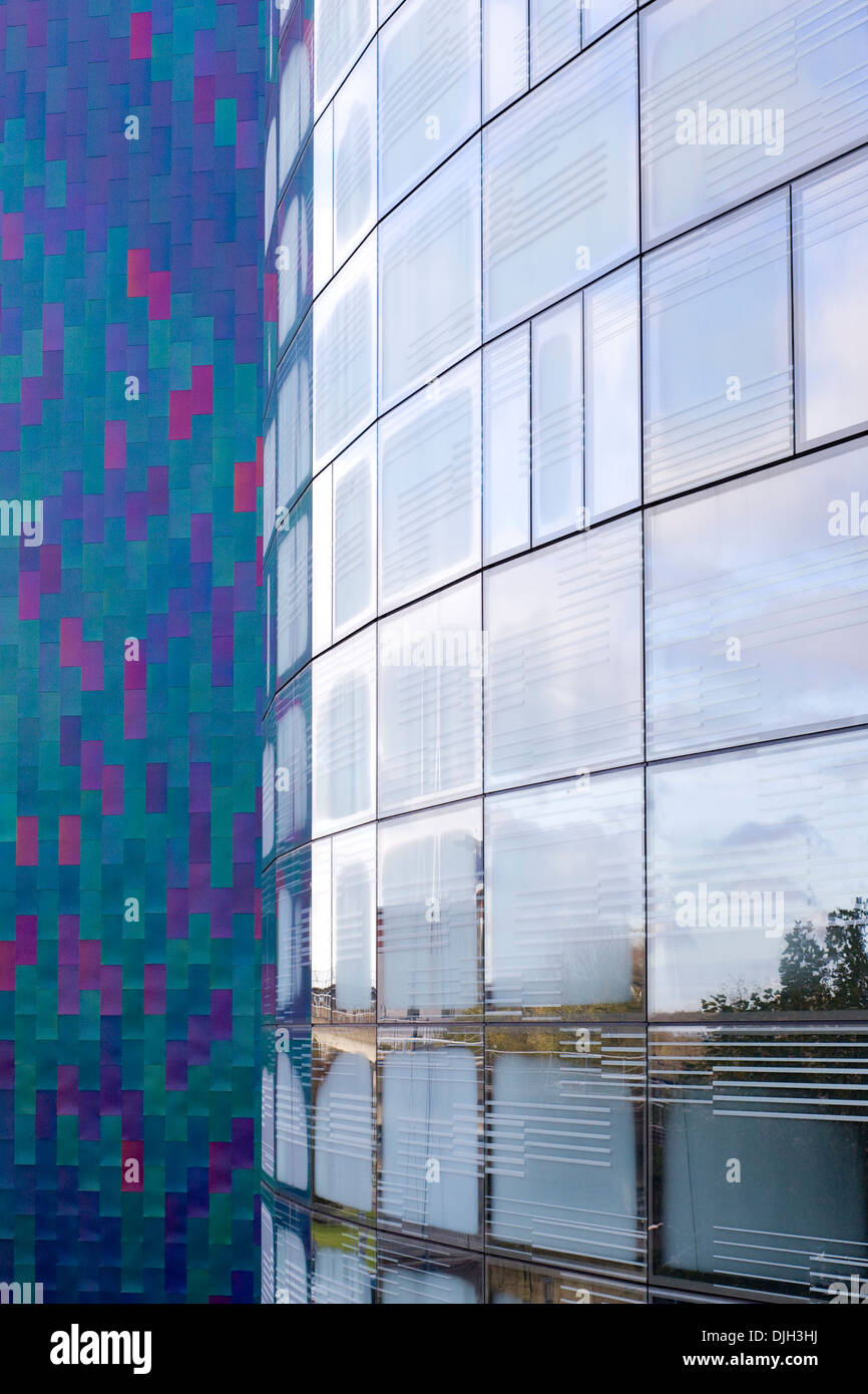 Migliaia di acciaio inossidabile zoster crea un effetto Op-Art serigrafata smaltatura sugli aloft hotel Londra Inghilterra Foto Stock