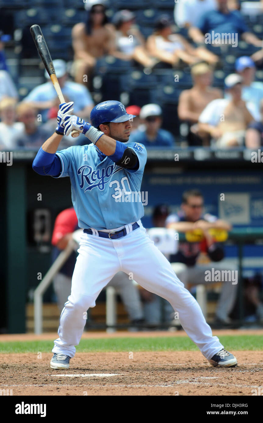 Luglio 28, 2010 - Kansas City, Missouri, Stati Uniti - 28 Luglio 2010: Kansas City Royals secondo baseman Mike Aviles (30) pipistrelli contro il Minnesota Twins. La Minnesota Twins battere il Kansas City Royals 5-4 presso Kauffman Stadium di Kansas City, Missouri. (Credito Immagine: © Dak Dillon/Southcreek globale/ZUMApress.com) Foto Stock
