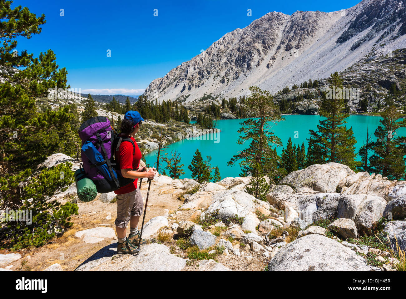 Saccopelisti al primo lago, Big Pine laghi, John Muir Wilderness, California USA Foto Stock