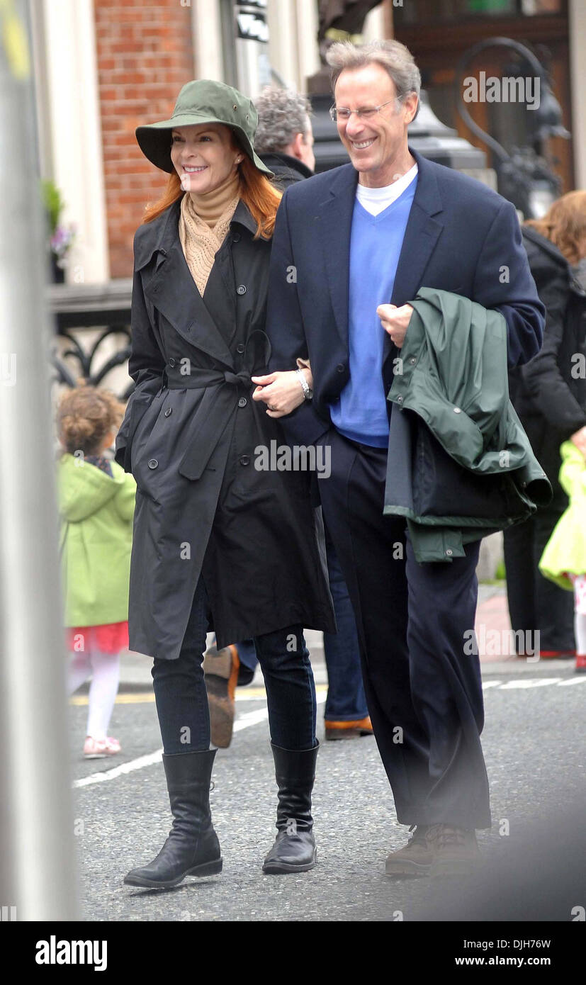 Desperate Housewives' star Marcia Cross e il marito Tom Mahoney sono visti fuori e circa a Dublino Dublino Irlanda - 20.05.12 Foto Stock