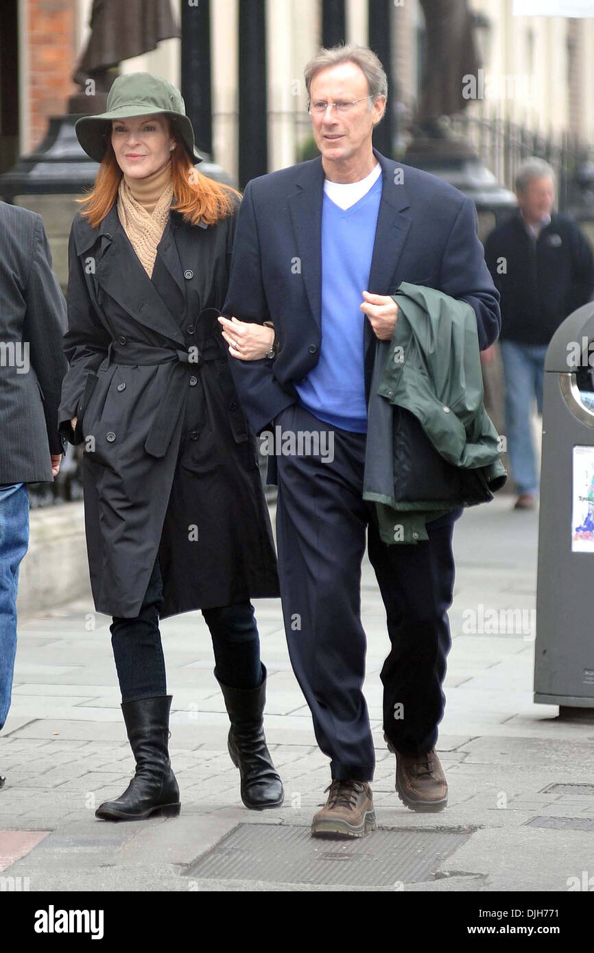 Desperate Housewives' star Marcia Cross e il marito Tom Mahoney sono visti fuori e circa a Dublino Dublino Irlanda - 20.05.12 Foto Stock