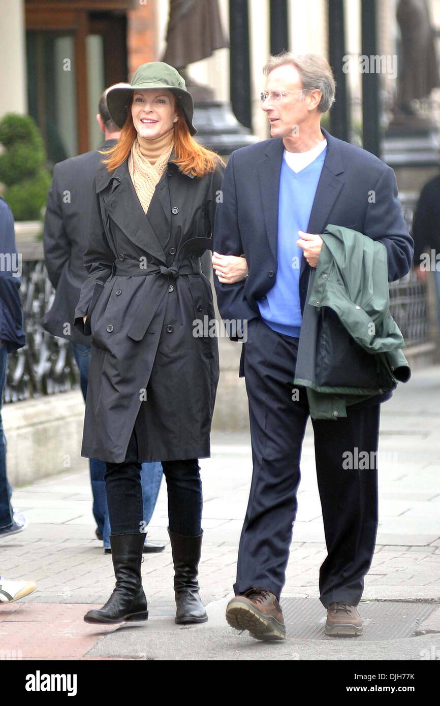 Desperate Housewives' star Marcia Cross e il marito Tom Mahoney sono visti fuori e circa a Dublino Dublino Irlanda - 20.05.12 Foto Stock
