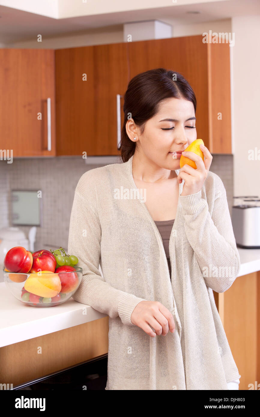 Donna orientale è uno stile di vita informale Foto Stock