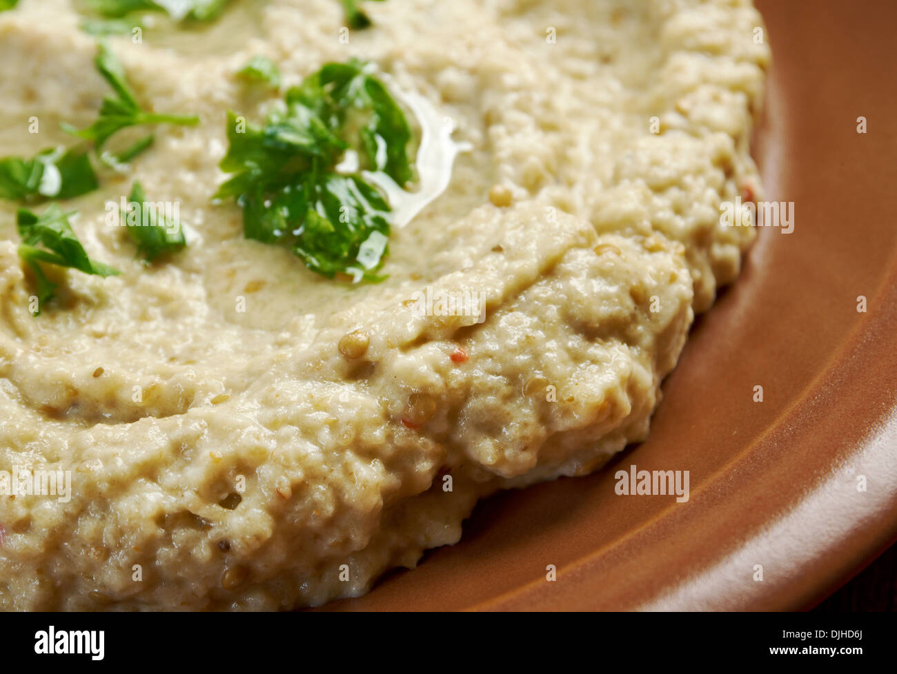 Freschi Fatti in casa di Baba Ghanoush .Libanese tradizionale . Cibo mediterraneo.farm-style Foto Stock