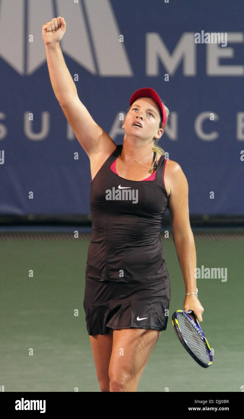 Agosto 05, 2010 - Coco Vandeweghe, da Rancho Santa Fe, California, celebra dopo aver sconfitto Vera ZVONAREVA, dalla Russia, durante l assicurazione di mercurio aprire al La costa Resort and Spa in Carlsbad, California giovedì 5 agosto 2010. Foto Palmour Hayne IV (credito Immagine: © North County Times/ZUMApress.com) Foto Stock