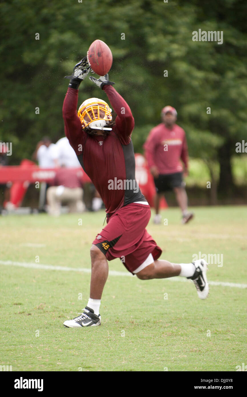Agosto 05, 2010 - ASHBURN, Virginia, Stati Uniti - 5 Agosto 2010: Washington Redskins sicurezza Chris Horton #48 corre punte extra dopo la pratica a Redskins Park in ASHBURN, Virginia. (Credito Immagine: © Rassi Borneo/Southcreek globale/ZUMApress.com) Foto Stock