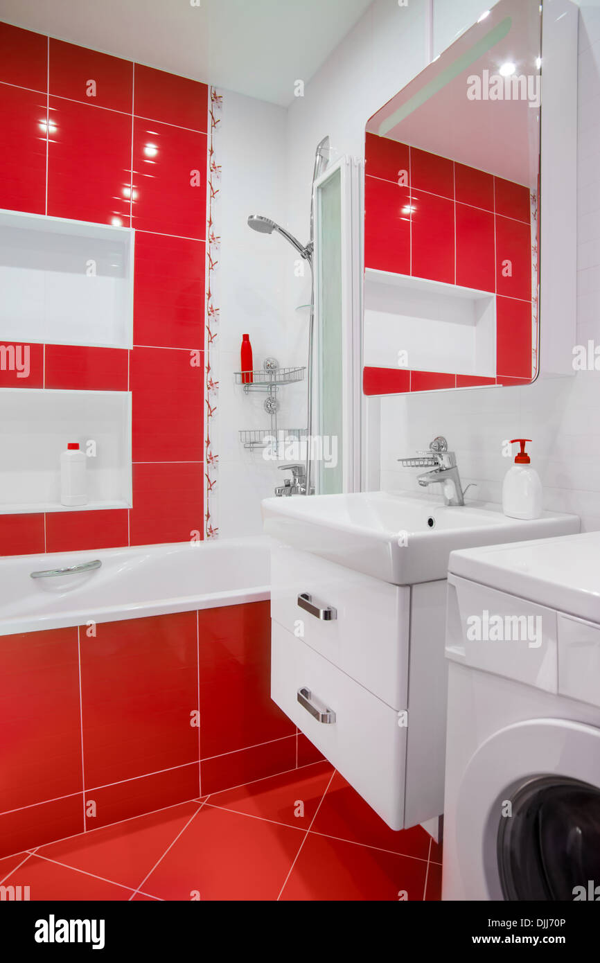 Rosso moderno bagno interno Foto Stock