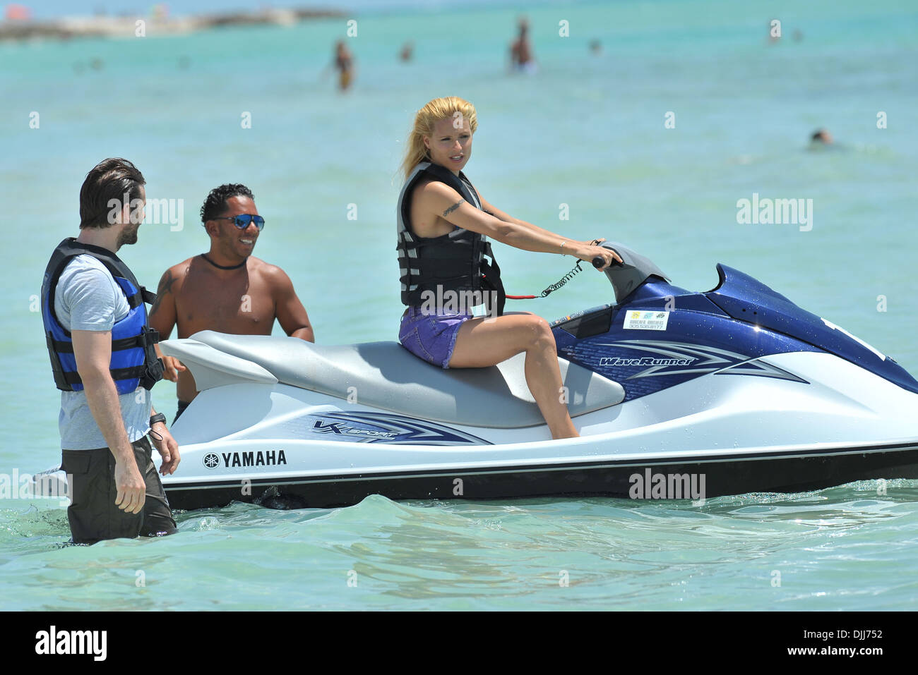 Michelle Hunziker e Tomaso Trussardi andare jet ski in Miami Miami, Florida - 04.06.12 Foto Stock