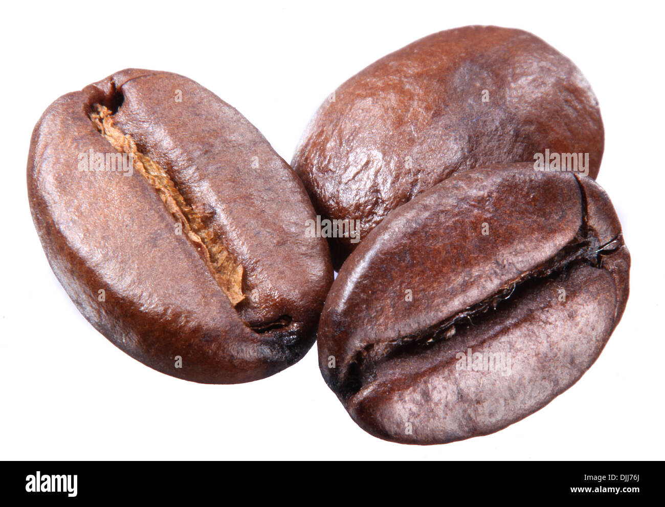 I chicchi di caffè isolato su sfondo bianco. Foto Stock