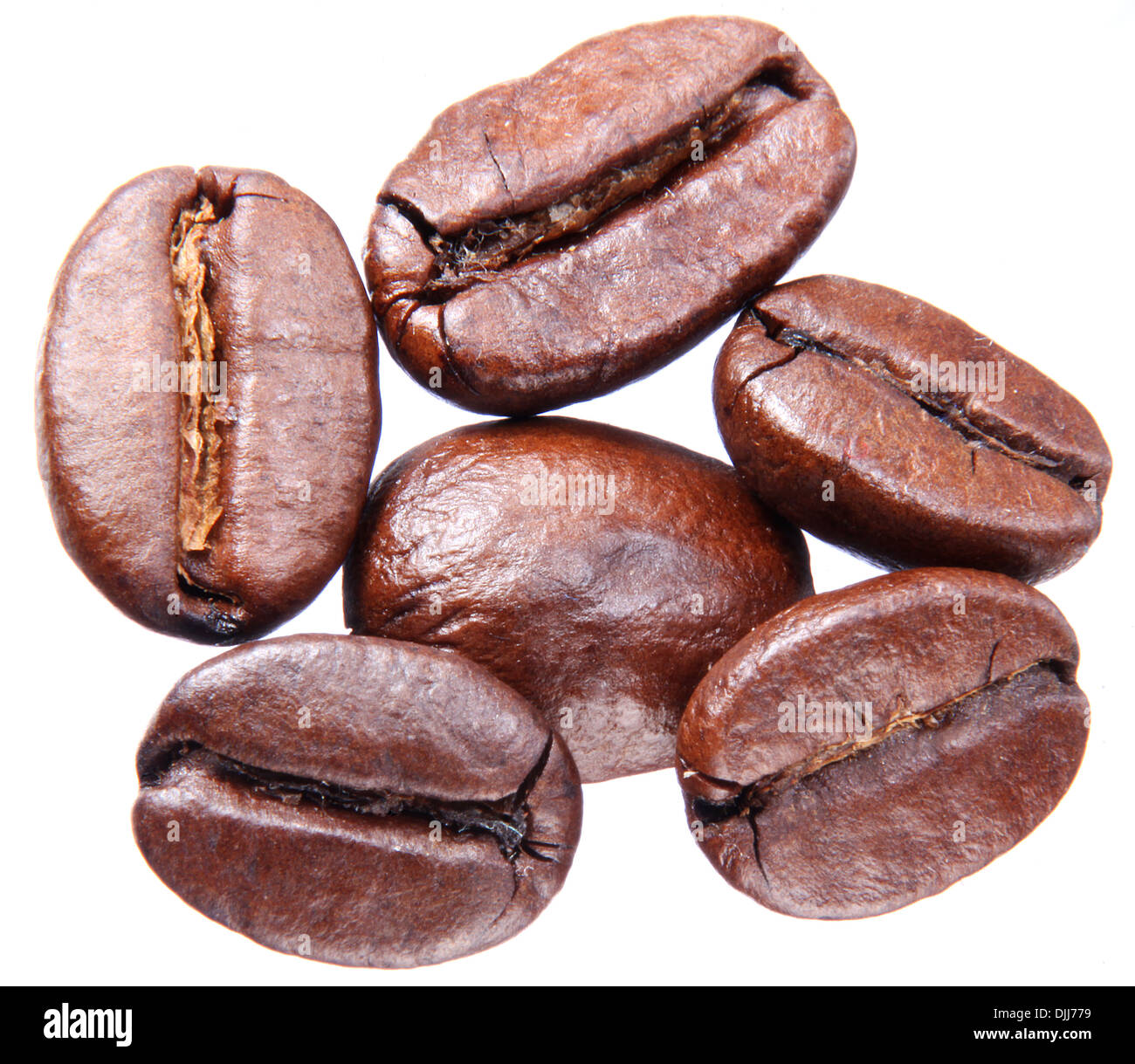 I chicchi di caffè isolato su sfondo bianco. Foto Stock