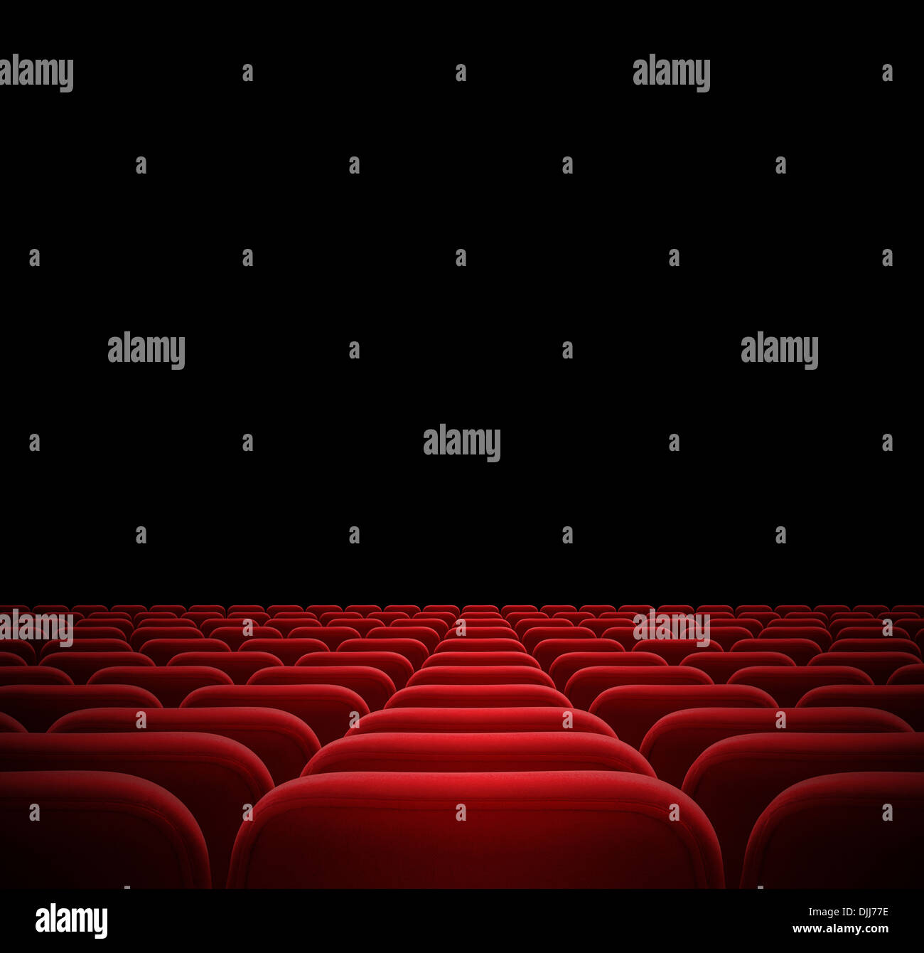 Sedi di rosso nel buio cinema teatro Foto Stock