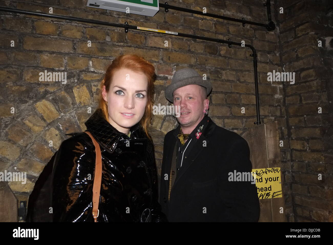 Londra, Regno Unito. Il 28 novembre 2013. Candice Tripp e Giles Walker la lunga attesa esposizione collaborativo " io non ho mai Shopping qui di nuovo' apertura al pubblico questo sabato 30 novembre Info da progetti blackrat Credito: Rachel Megawhat/Alamy Live News Foto Stock