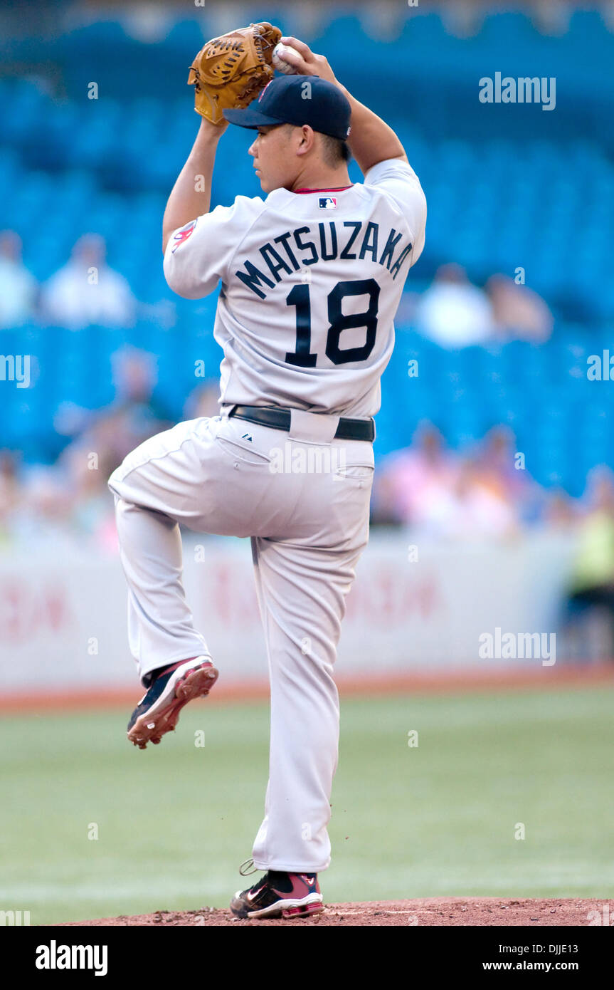 Il 10 agosto 2010 - Toronto, Ontario, Canada - 10 August 2010 Toronto, Ontario: Boston Red Sox a partire lanciatore DAISUKE MATSUZAKA #18 avvolge contro il Toronto Blue Jays durante il Martedì notte di baseball gioco, presso il Rogers Centre di Toronto, Ontario. Il Boston Red Sox è andato a sconfiggere il Toronto Blue Jays da un punteggio di 7-5..Mandatory Credit: Darren aquile / Southcreek Global (credito Foto Stock