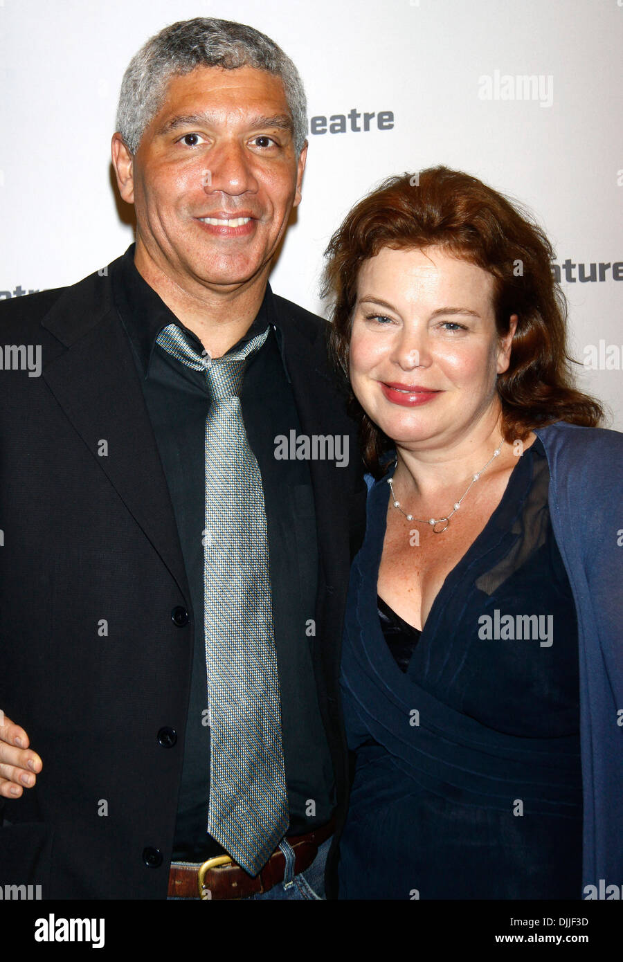 Pietro Francesco Giacomo e Catherine Curtin apertura notturna partito per Off-Broadway giocare 'My bambini! La mia Africa!" al momento della firma Foto Stock