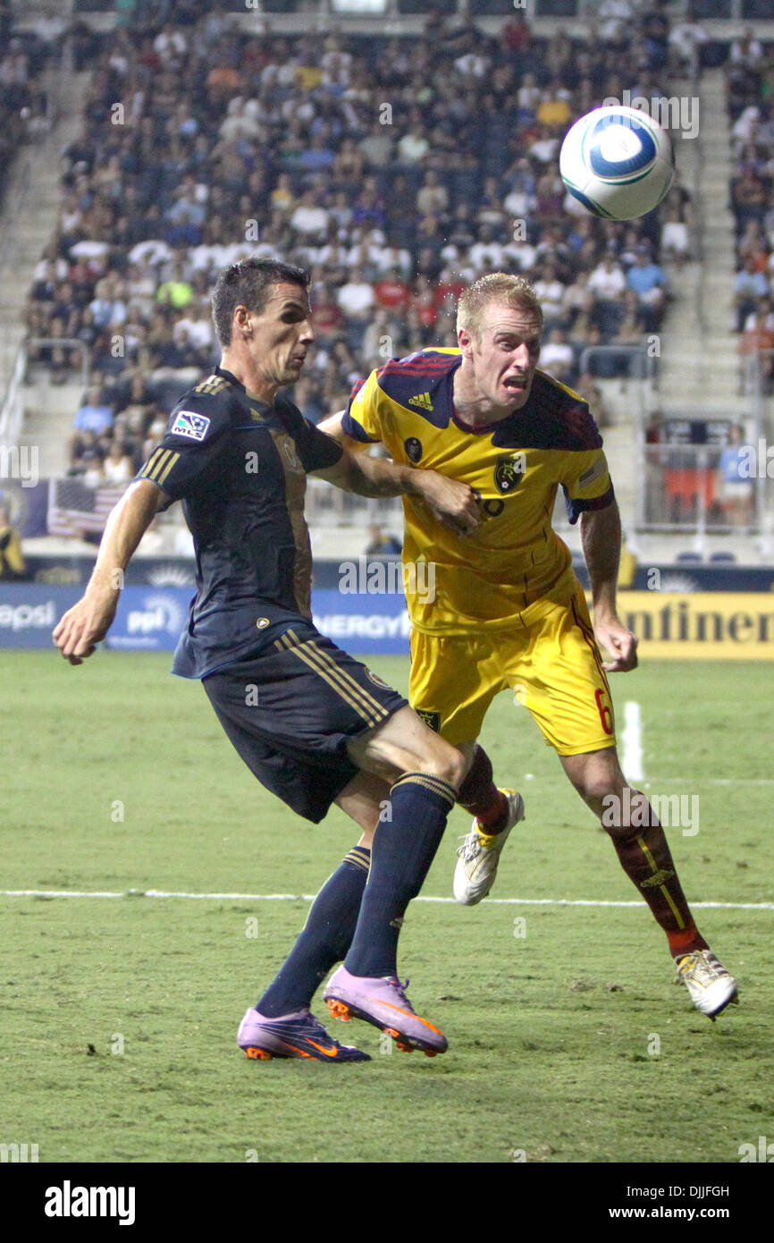 Unione di Philadelphia in avanti SEBASTIEN LE TOUX (#9) combatte contro Real Salt Lake defender NAT BORCHERS (#6) per la sfera durante il match in PPL Park di Chester, PA. Le squadre legato 1-1. (Credito Immagine: © Kate McGovern/Southcreek globale/ZUMApress.com) Foto Stock