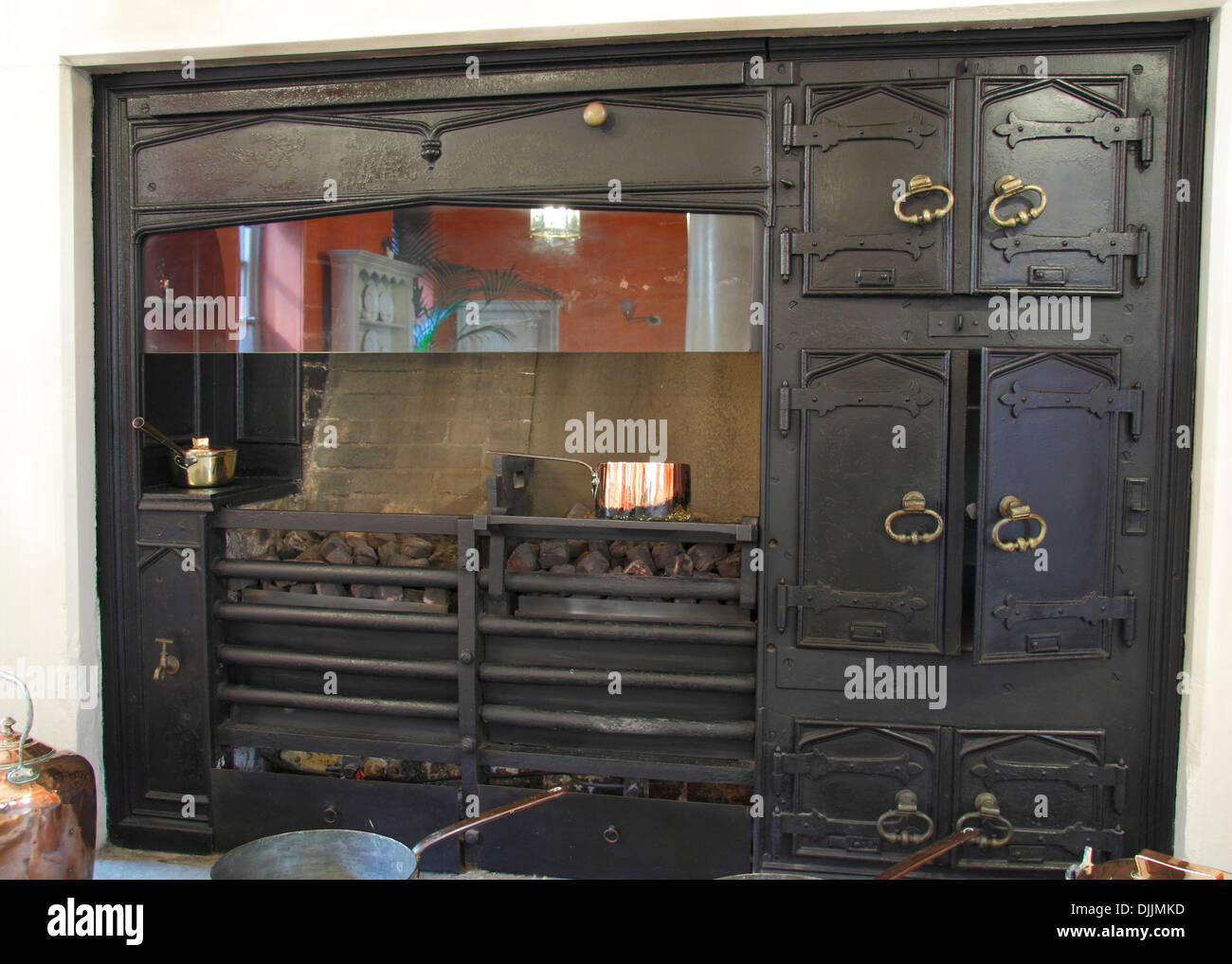 Il grand gamma nella grande cucina a Doncaster Mansion House, Doncaster, South Yorkshire, Regno Unito Foto Stock