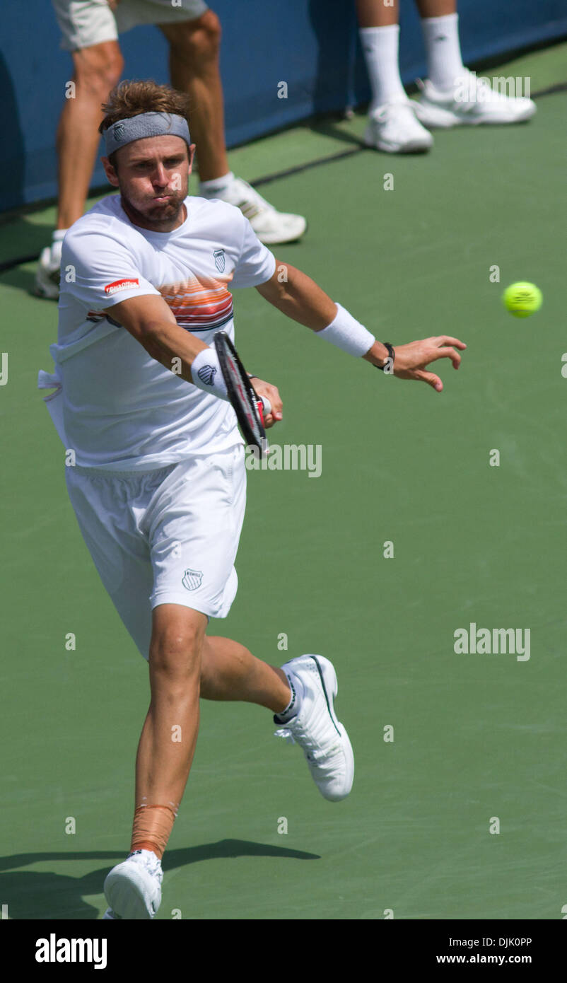 Agosto 22, 2010 - Cincinnati, Ohio, Stati Uniti - MARDY FISH colpisce un acceso diretti al 2010 occidentale e meridionale del gruppo finanziario del torneo di tennis. Mardy Fish perde 7-6, 6-7, 4-6. (Credito Immagine: © Andrew patrono/ZUMApress.com) Foto Stock