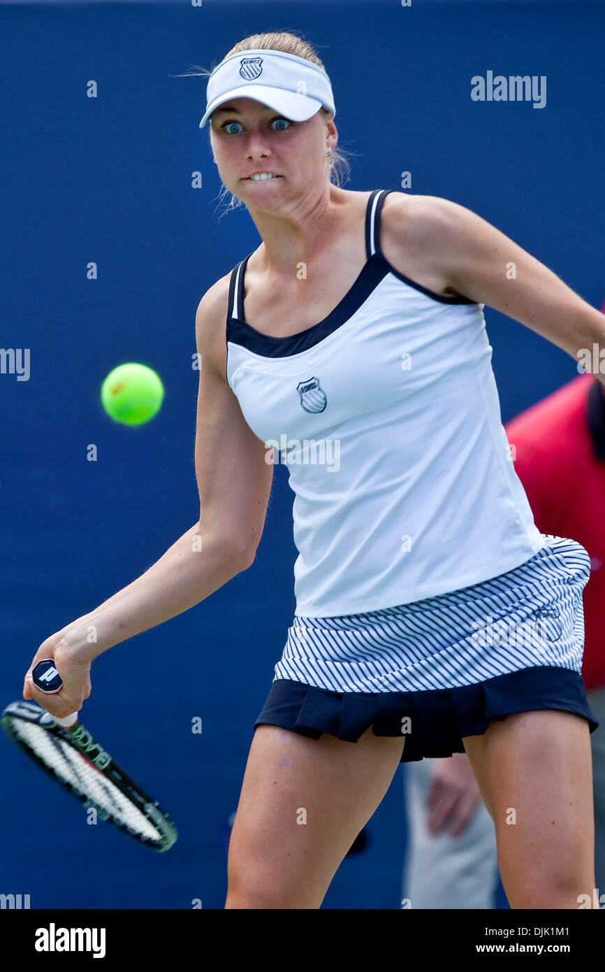 Agosto 23, 2010 - Montreal, Quebec, Canada - Vera ZVONAREVA (RUS) durante la Rogers Cup finali al Uniprix Stadium di Montreal, Quebec, Canada. (Credito Immagine: © Leon Svizz/Southcreek globale/ZUMApress.com) Foto Stock