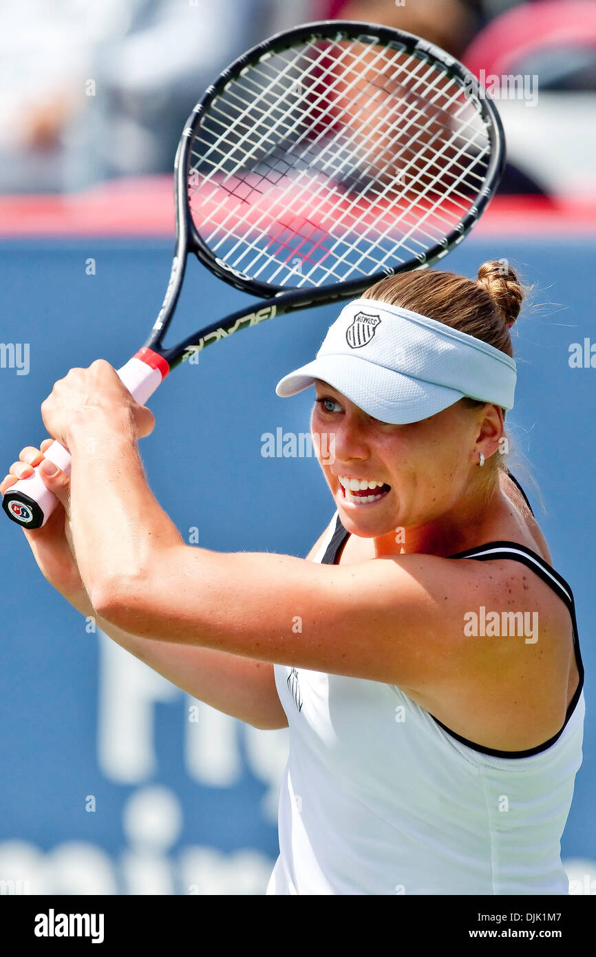 Agosto 23, 2010 - Montreal, Quebec, Canada - Vera ZVONAREVA (RUS) durante la Rogers Cup finali al Uniprix Stadium di Montreal, Quebec, Canada. (Credito Immagine: © Leon Svizz/Southcreek globale/ZUMApress.com) Foto Stock