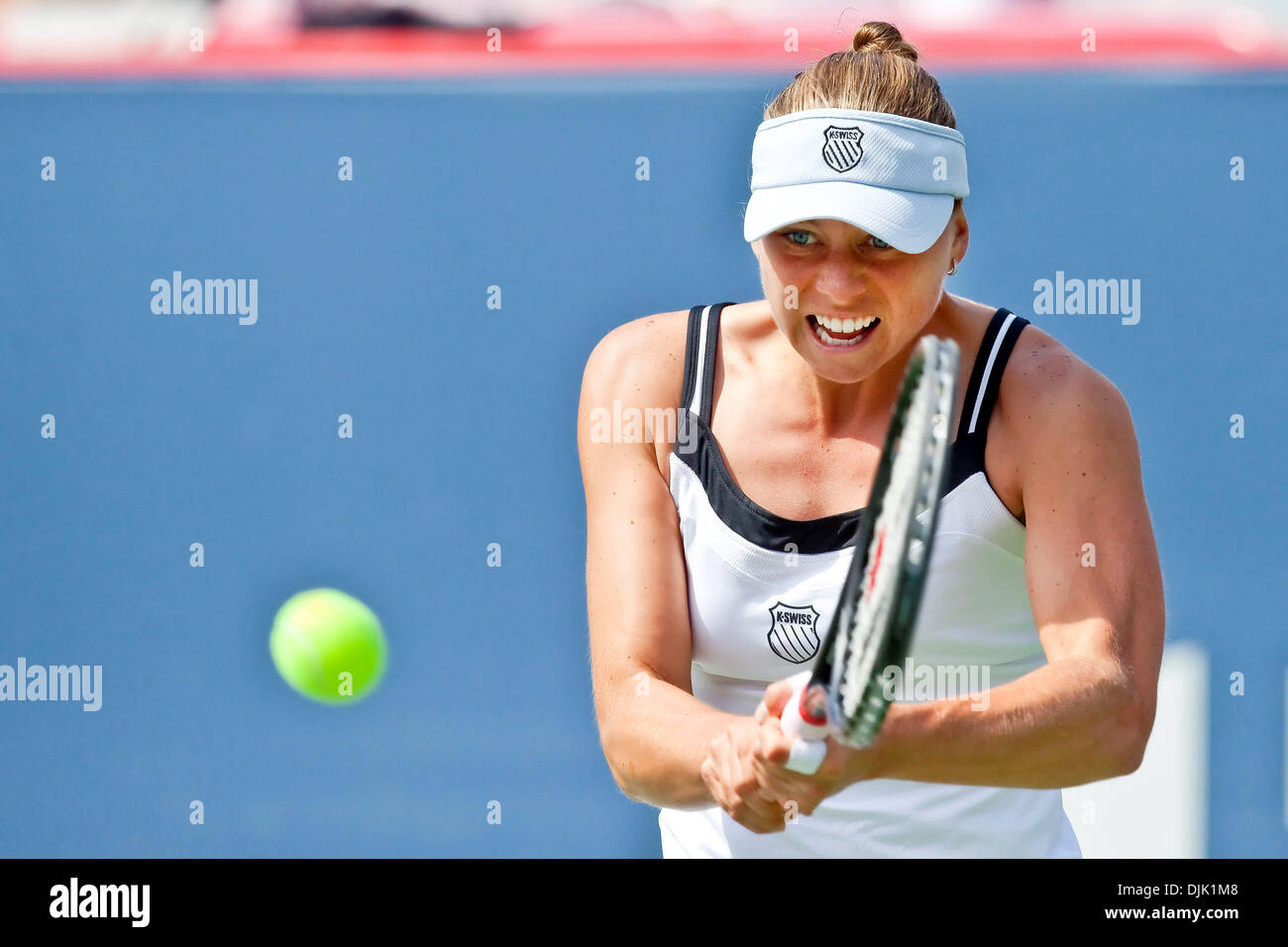 Agosto 23, 2010 - Montreal, Quebec, Canada - Vera ZVONAREVA (RUS) durante la Rogers Cup finali al Uniprix Stadium di Montreal, Quebec, Canada. (Credito Immagine: © Leon Svizz/Southcreek globale/ZUMApress.com) Foto Stock