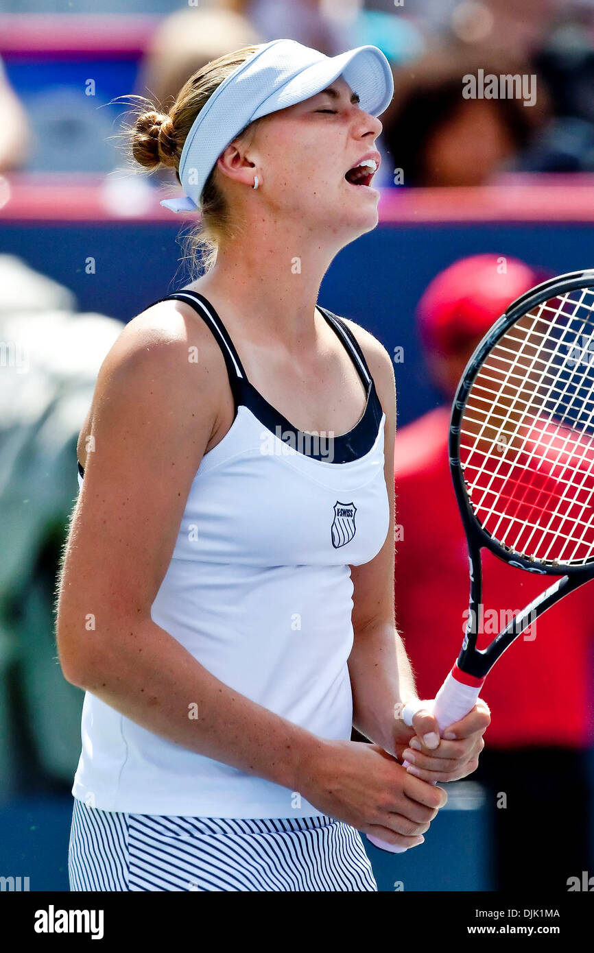 Agosto 23, 2010 - Montreal, Quebec, Canada - Vera ZVONAREVA (RUS) durante la Rogers Cup finali al Uniprix Stadium di Montreal, Quebec, Canada. (Credito Immagine: © Leon Svizz/Southcreek globale/ZUMApress.com) Foto Stock