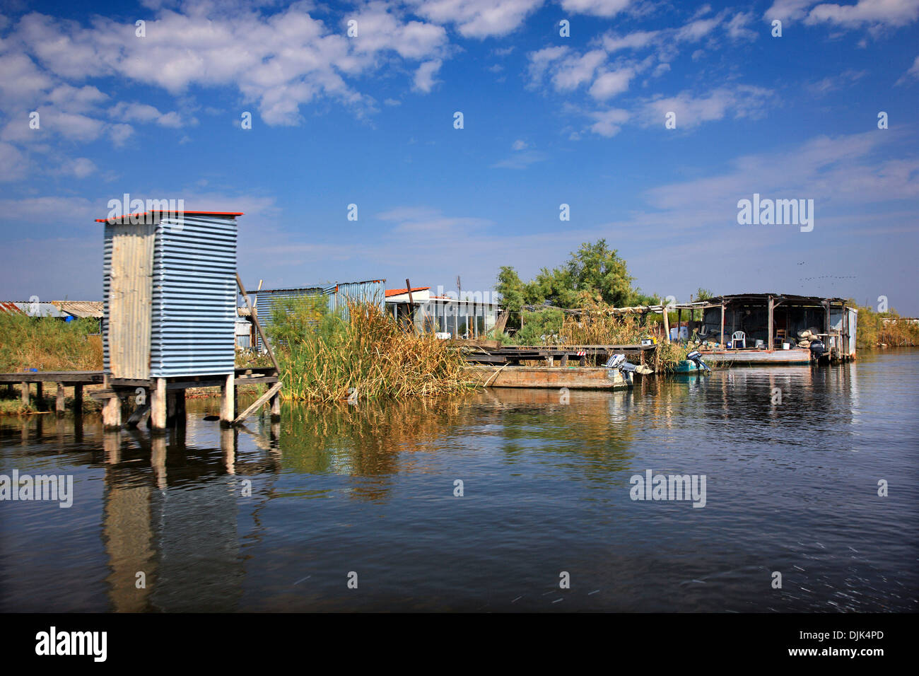 Di pescatori di capanne stilt al delta del fiume Evros, Tracia (Tracia), in Grecia. Foto Stock