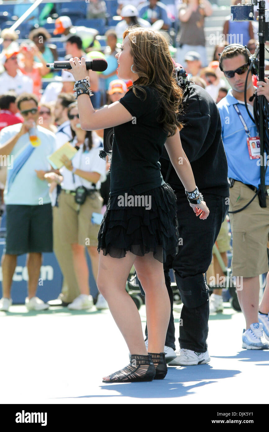 Il 29 agosto 2010 - Queens, a New York, Stati Uniti d'America - 28 August 2010: cantanti Demi Lovato e Joe Jonas presso la Arthur Ashe Kid's Day 2010 US Open al USTA Billie Jean King National Tennis Center Queens, a New York (credito Immagine: © Aaron Gilbert Southcreek/Global/ZUMApress.com) Foto Stock