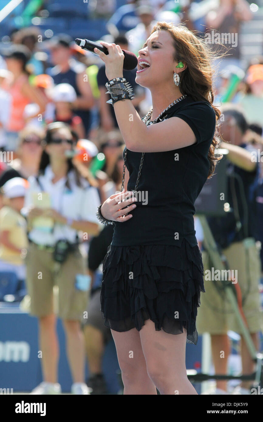 Il 29 agosto 2010 - Queens, a New York, Stati Uniti d'America - 28 August 2010: cantanti Demi Lovato e Joe Jonas presso la Arthur Ashe Kid's Day 2010 US Open al USTA Billie Jean King National Tennis Center Queens, a New York (credito Immagine: © Aaron Gilbert Southcreek/Global/ZUMApress.com) Foto Stock