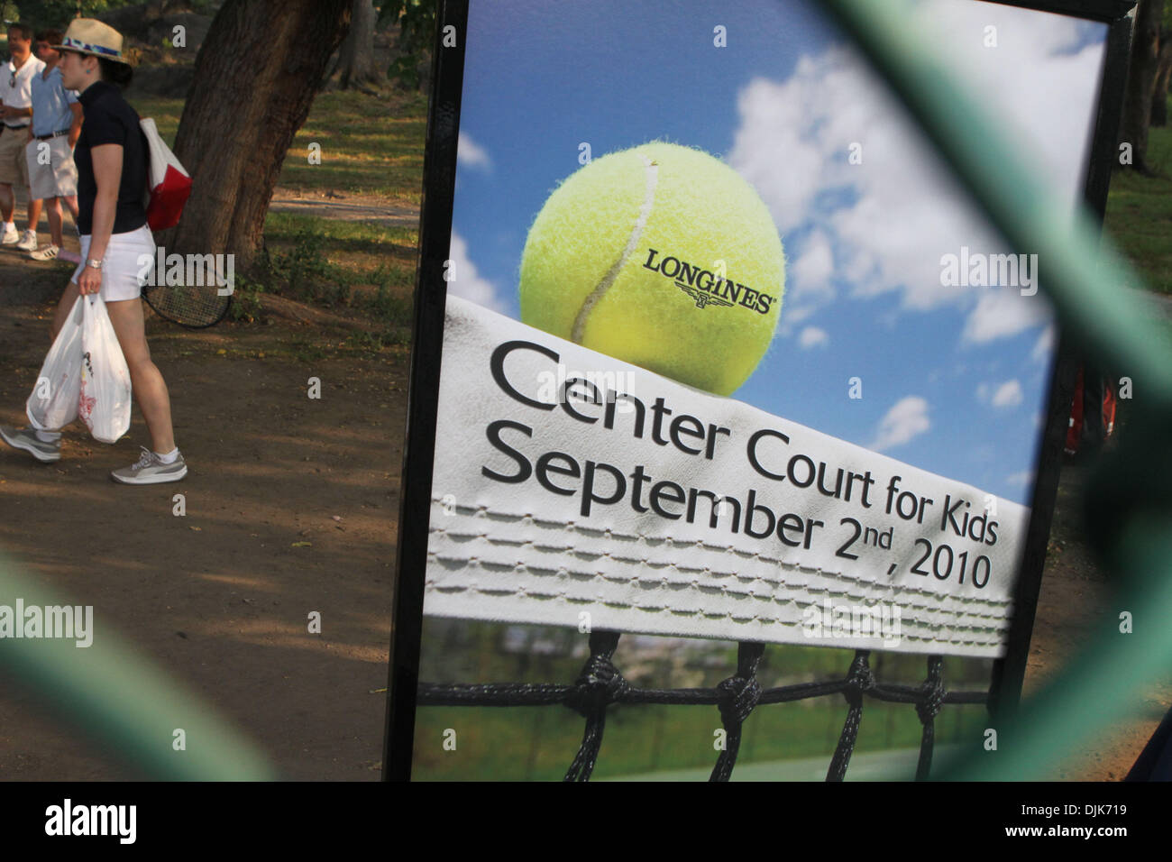 Settembre 01, 2010 - Manhattan, N.Y, STATI UNITI D'AMERICA - La leggenda del tennis B. Jean King è unita da 22-tempo Grand Slam champion S. Graf a Central Park Tennis Center ospiterà il Centro corte per bambini Tennis Clinic in Manhattan. (Credito Immagine: © Mariela Lombard/ZUMApress.com) Foto Stock