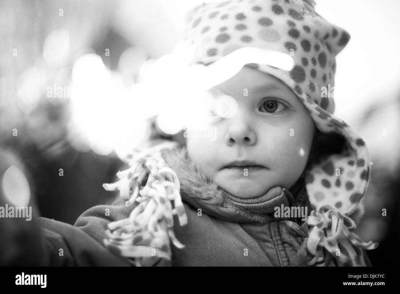 Bambina con sparkler Foto Stock