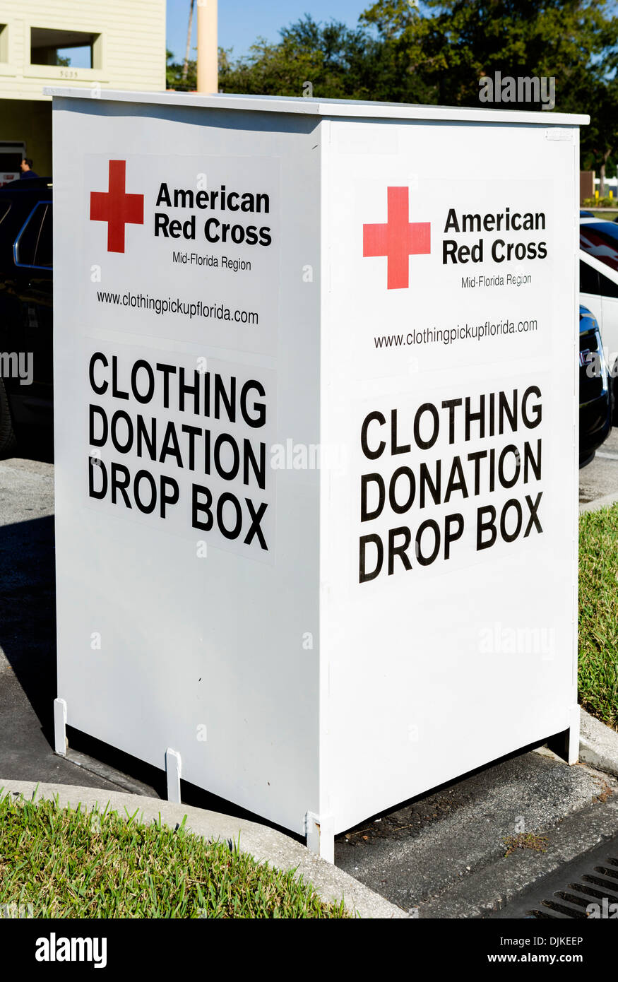 La Croce Rossa americana abbigliamento donazione Drop Box, Kissimmee, Orlando, Florida centrale, STATI UNITI D'AMERICA Foto Stock