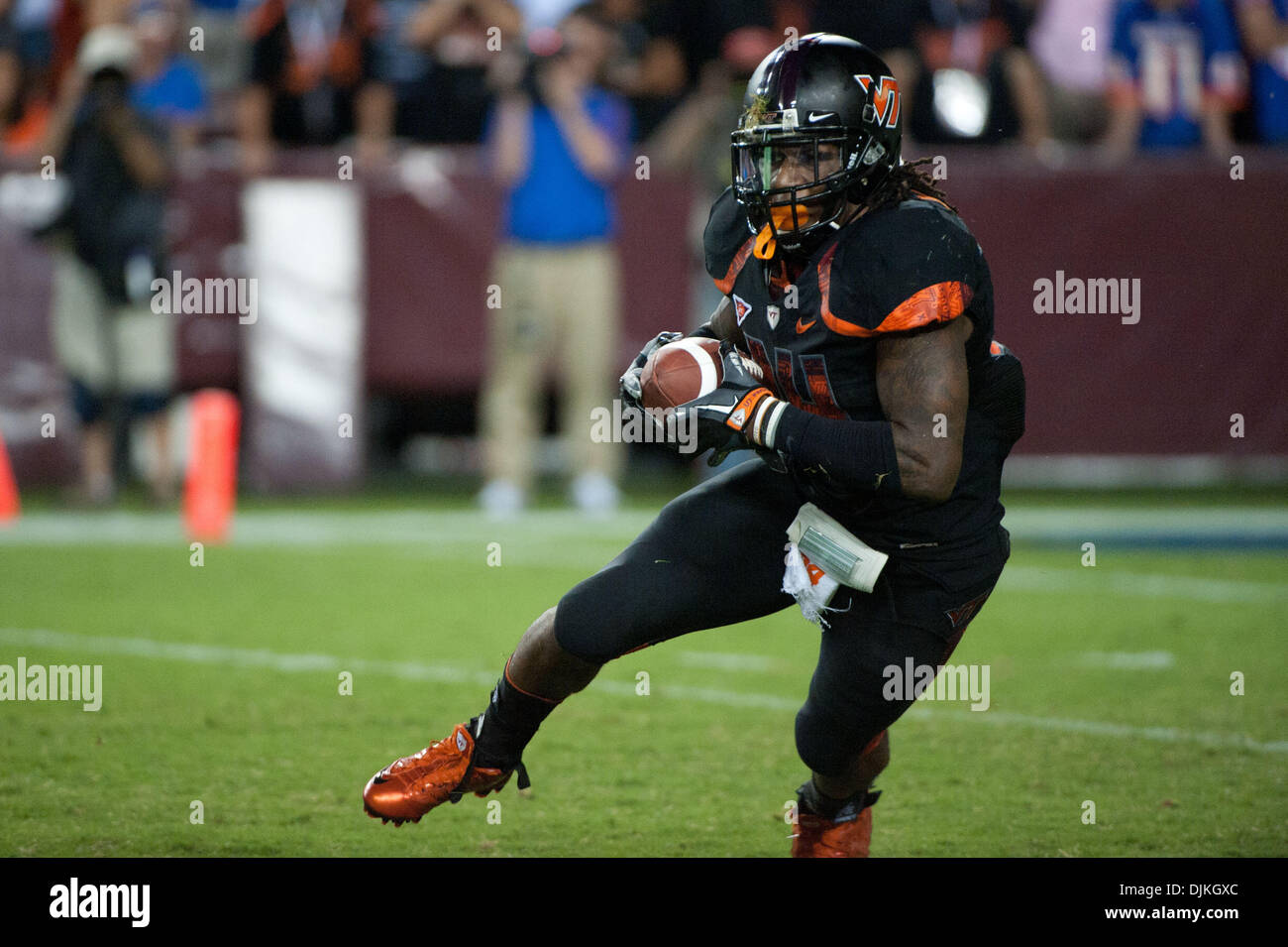 Sett. 06, 2010 - Fairfax, Virginia, Stati Uniti - Virginia Tech RB Ryan Williams (#34) corre con la palla nel quarto trimestre l'azione. Boise State sconfitto Virginia Tech 33-30 a FedEx in campo Landover, MD. (Credito Immagine: © Rassi Borneo/Southcreek globale/ZUMApress.com) Foto Stock
