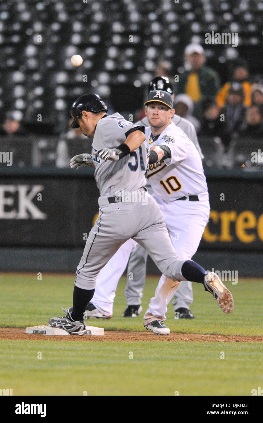 Sett. 7, 2010 - Oakland, la California, Stati Uniti - Seatle Mariners diritto fielder ICHIRO SUZUKI (#51) è sicuro prima su una miss-giocato palla durante il martedì in gioco. Il Seatle Mariners sconfitto Oakland Athletics 7-5. (Credito Immagine: © Scott Beley/Southcreek globale/ZUMApress.com) Foto Stock