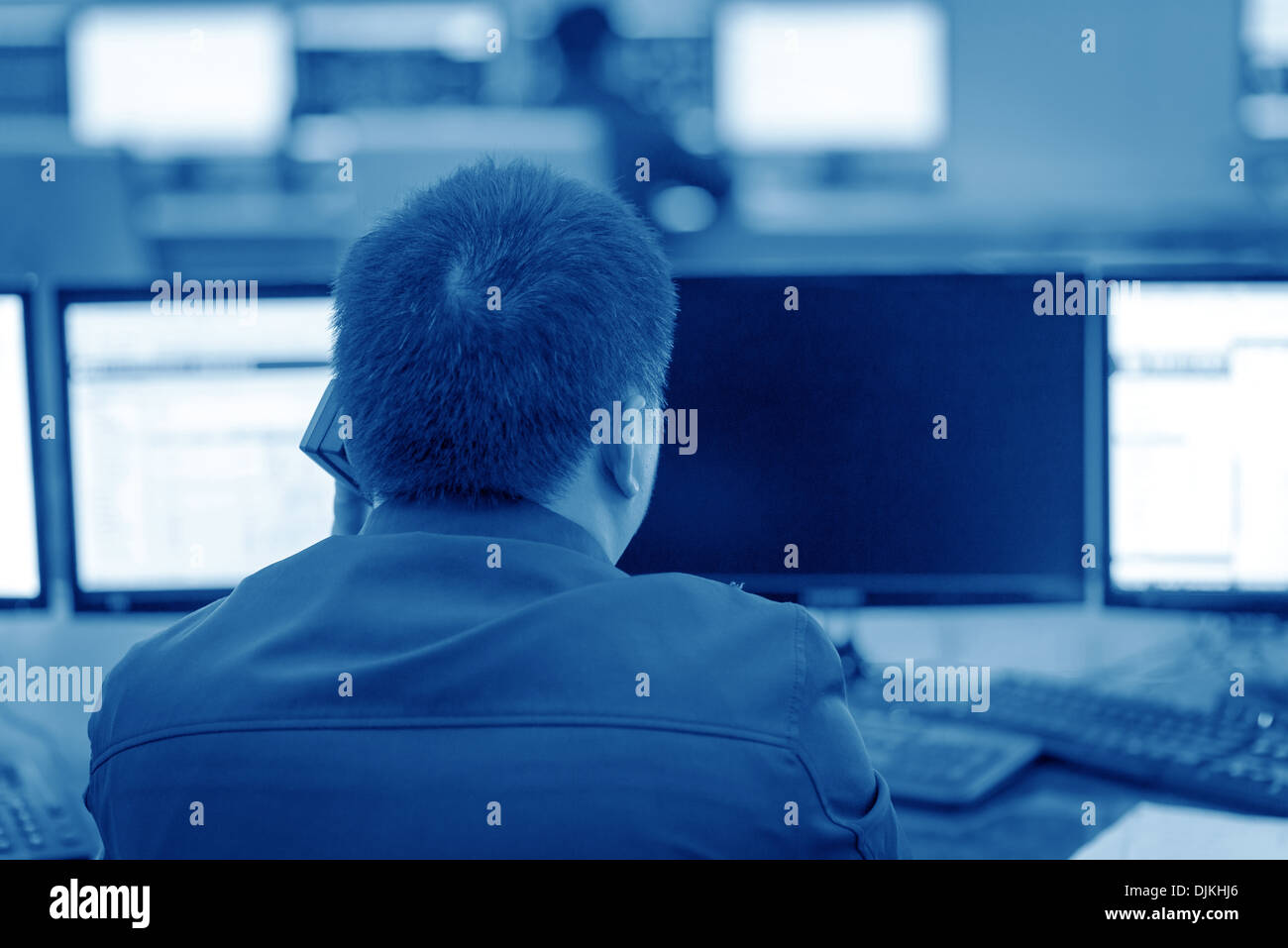 Impianto moderno sala di controllo e monitor di computer Foto Stock