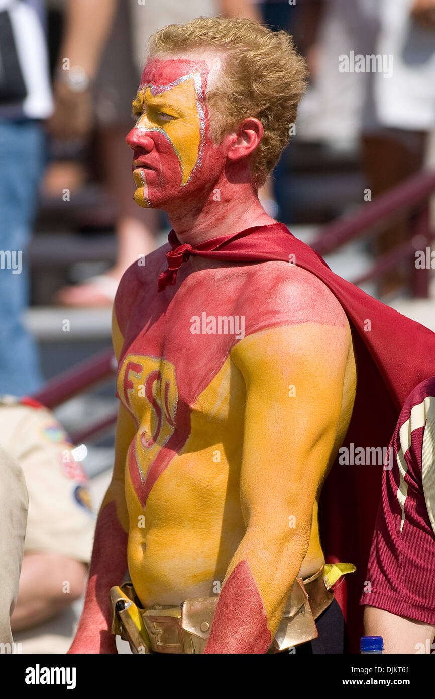 Sett. 11, 2010 - Norman, Oklahoma, Stati Uniti d'America - 11 Settembre 2010: un deluso Seminole ventola. Università di Oklahoma ha sconfitto la Florida State 47-17 nel gioco in Oklahoma Memorial Stadium di Norman, Oklahoma (credito Immagine: © Derden Abete rosso/Southcreek globale/ZUMApress.com) Foto Stock