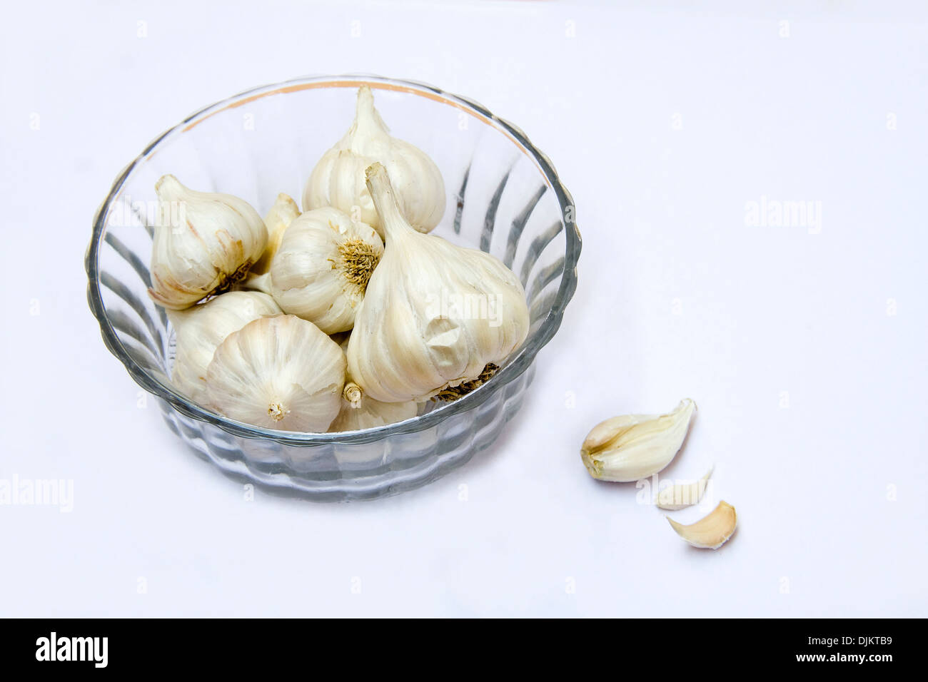 Odore forte, pungente-degustazione bulbi di aglio utilizzati come sostanze aromatizzanti in cucina Foto Stock
