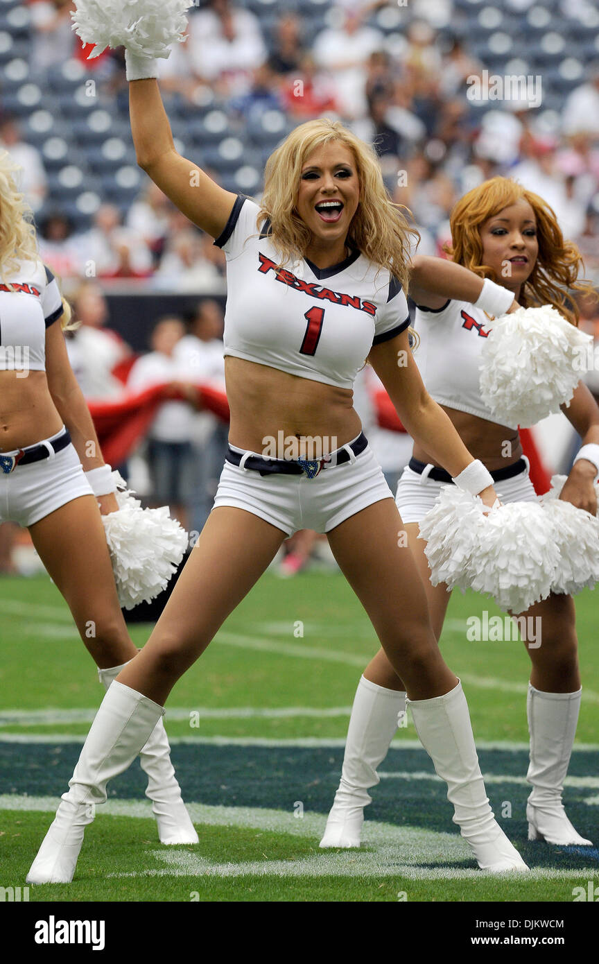 Sett. 12, 2010 - Houston, Texas, Stati Uniti d'America - Houston Texans cheerleader eseguire prima che il gioco tra la Houston Texans e Indianapolis Colts. I Texans sconfitto i Colts 34-24. (Credito Immagine: © Jerome Miron/Southcreek globale/ZUMApress.com) Foto Stock
