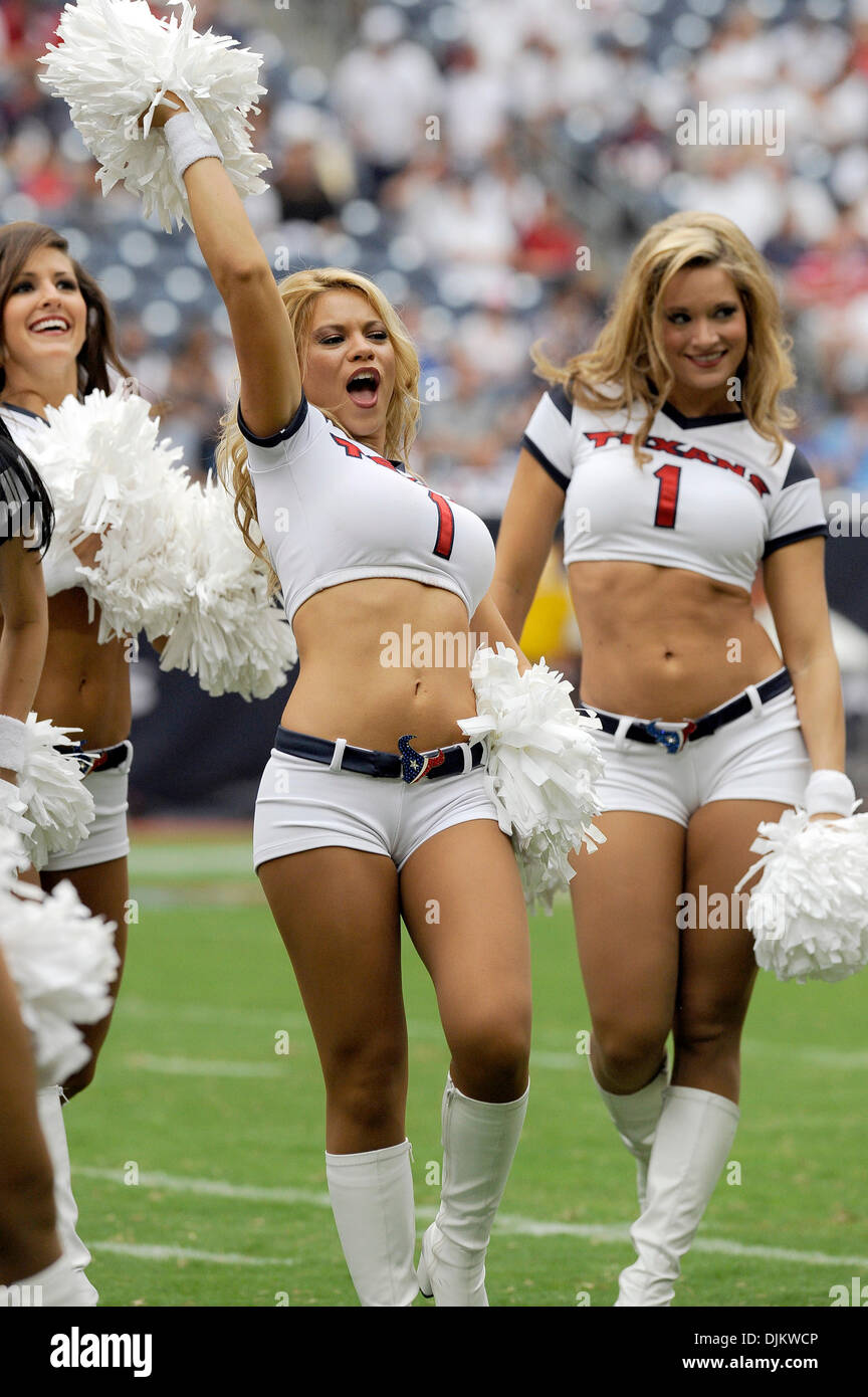 Sett. 12, 2010 - Houston, Texas, Stati Uniti d'America - Houston Texans cheerleader eseguire prima che il gioco tra la Houston Texans e Indianapolis Colts. I Texans sconfitto i Colts 34-24. (Credito Immagine: © Jerome Miron/Southcreek globale/ZUMApress.com) Foto Stock