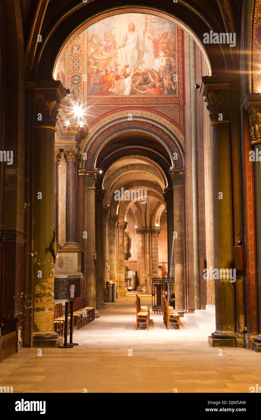 Un corridoio nella Eglise de Saint Germain des Pres a Parigi. Foto Stock