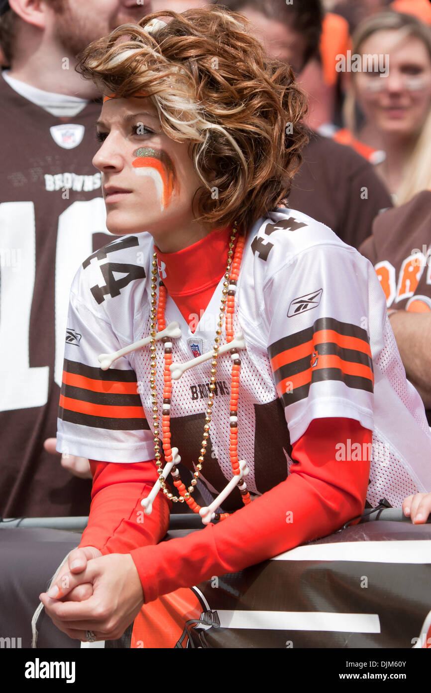 Sett. 19, 2010 - Cleveland, Ohio, Stati Uniti d'America - un Cleveland Browns ventola in stand durante la partita contro i Kansas City Chiefs. Il Kansas City Chiefs sconfitto i Cleveland Browns 16-14 nel gioco giocato al Cleveland Browns Stadium in Cleveland Ohio. (Credito Immagine: © Frank Jansky/Southcreek globale/ZUMApress.com) Foto Stock