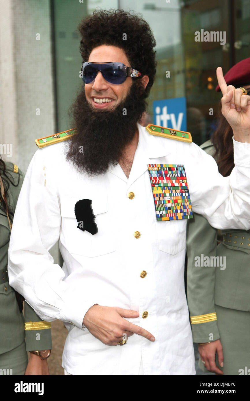 Sacha Baron Cohen come 'il dittatore" arrivando ad ITV Studios di Londra - Inghilterra - 09.05.12 Foto Stock