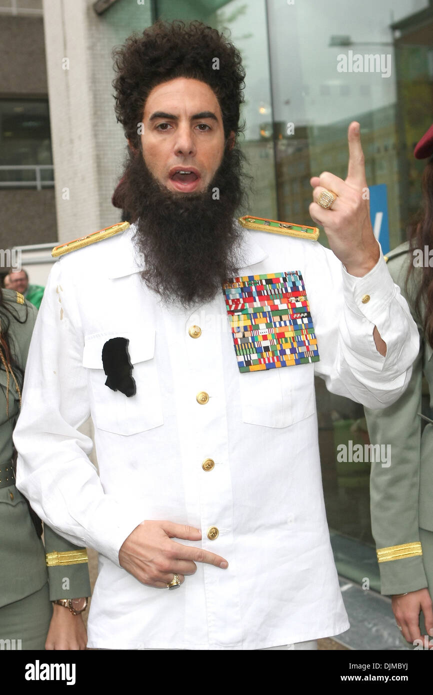 Sacha Baron Cohen come 'il dittatore" arrivando ad ITV Studios di Londra - Inghilterra - 09.05.12 Foto Stock