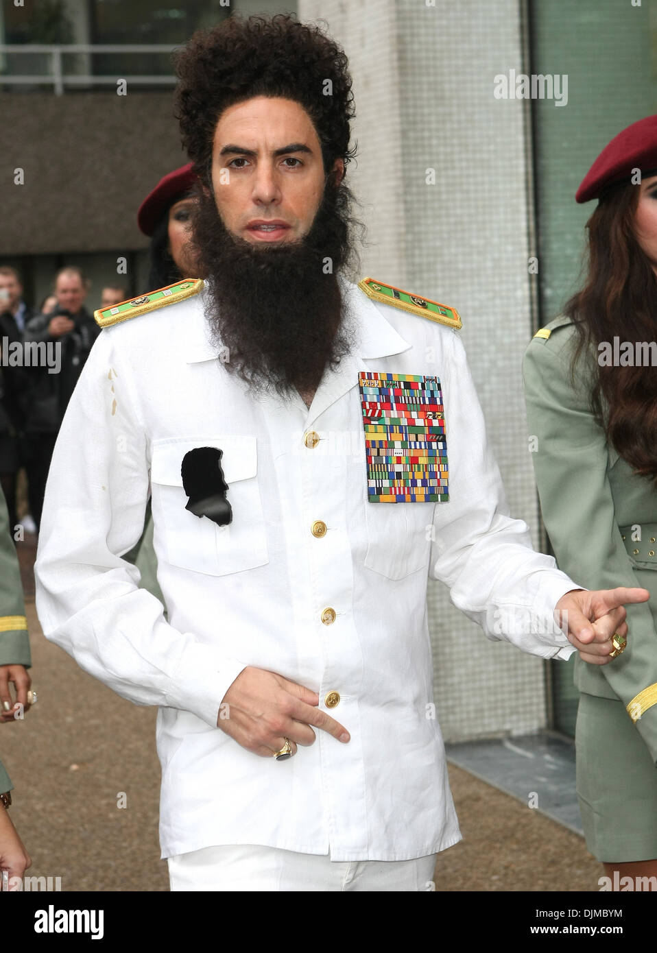 Sacha Baron Cohen come 'il dittatore" arrivando ad ITV Studios di Londra - Inghilterra - 09.05.12 Foto Stock