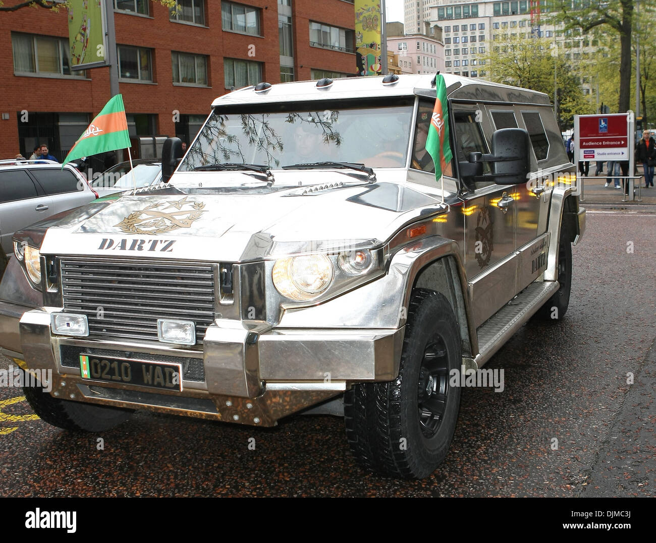 Atmosfera sacha baron cohen come 'il dittatore" arrivando ad ITV Studios di Londra - Inghilterra - 09.05.12 Foto Stock