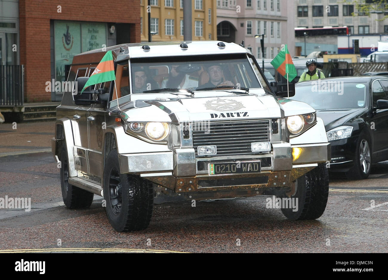 Atmosfera sacha baron cohen come 'il dittatore" arrivando ad ITV Studios di Londra - Inghilterra - 09.05.12 Foto Stock