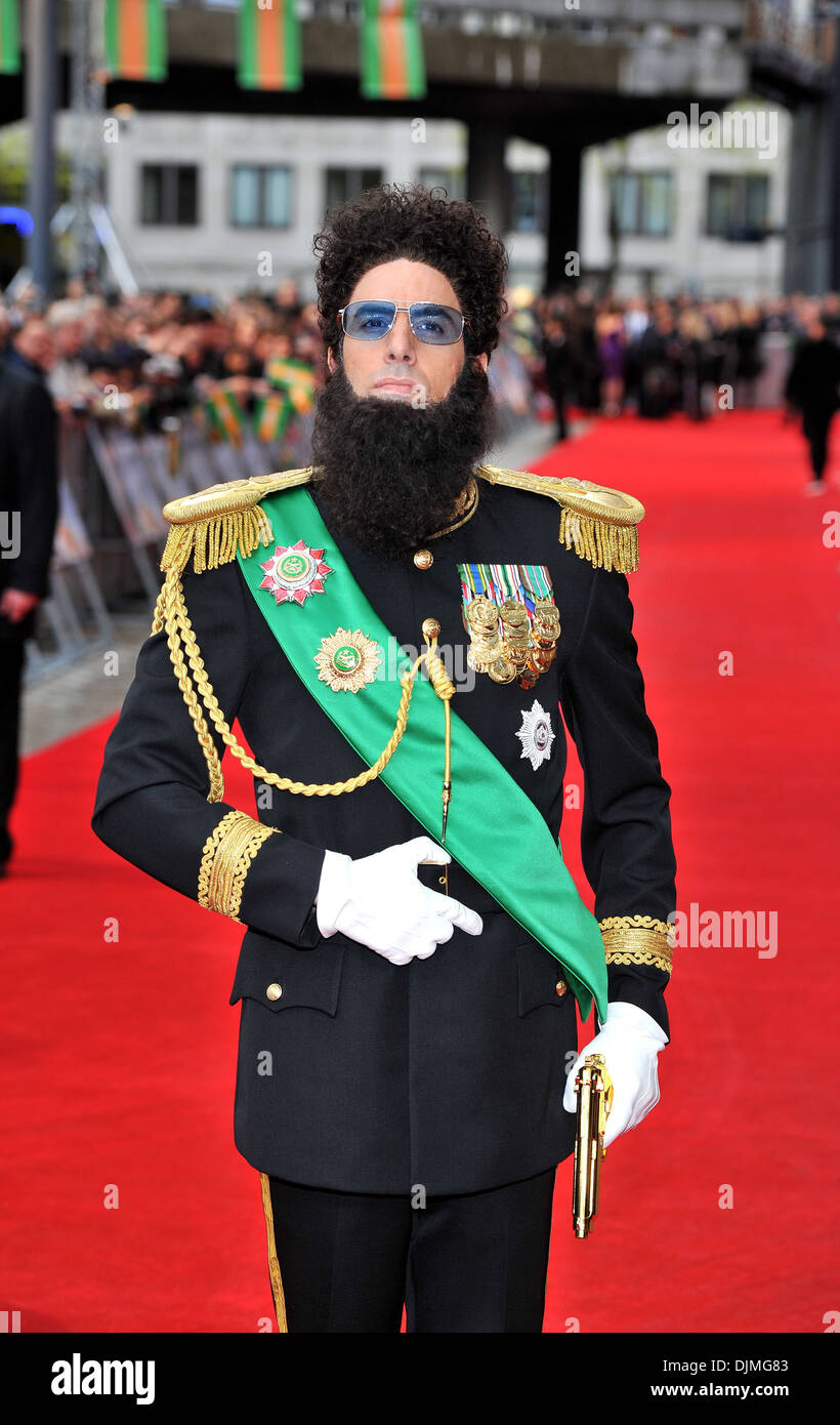 Sacha Baron Cohen aka Ammiraglio Generale Aladeen 'il dittatore' Premiere Mondiale tenutosi presso il Royal Festival Hall Arrivi - Londra Foto Stock