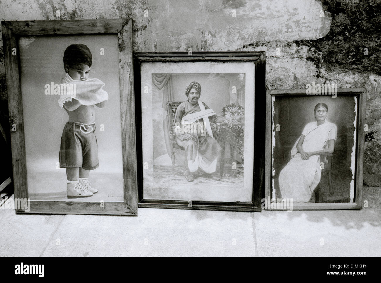 La cultura indiana in Fort Kochi Cochin in Kerala in India in Asia del Sud. Generazione della famiglia generazionale Immagine ancora vita Lifestyle Cultura Travel Foto Stock