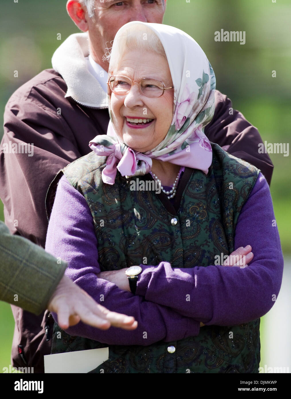 La Gran Bretagna è la Regina Elisabetta II orologi uno suo pony competere  in Highland classe al Royal Windsor Horse Show in motivi di Windsor Foto  stock - Alamy